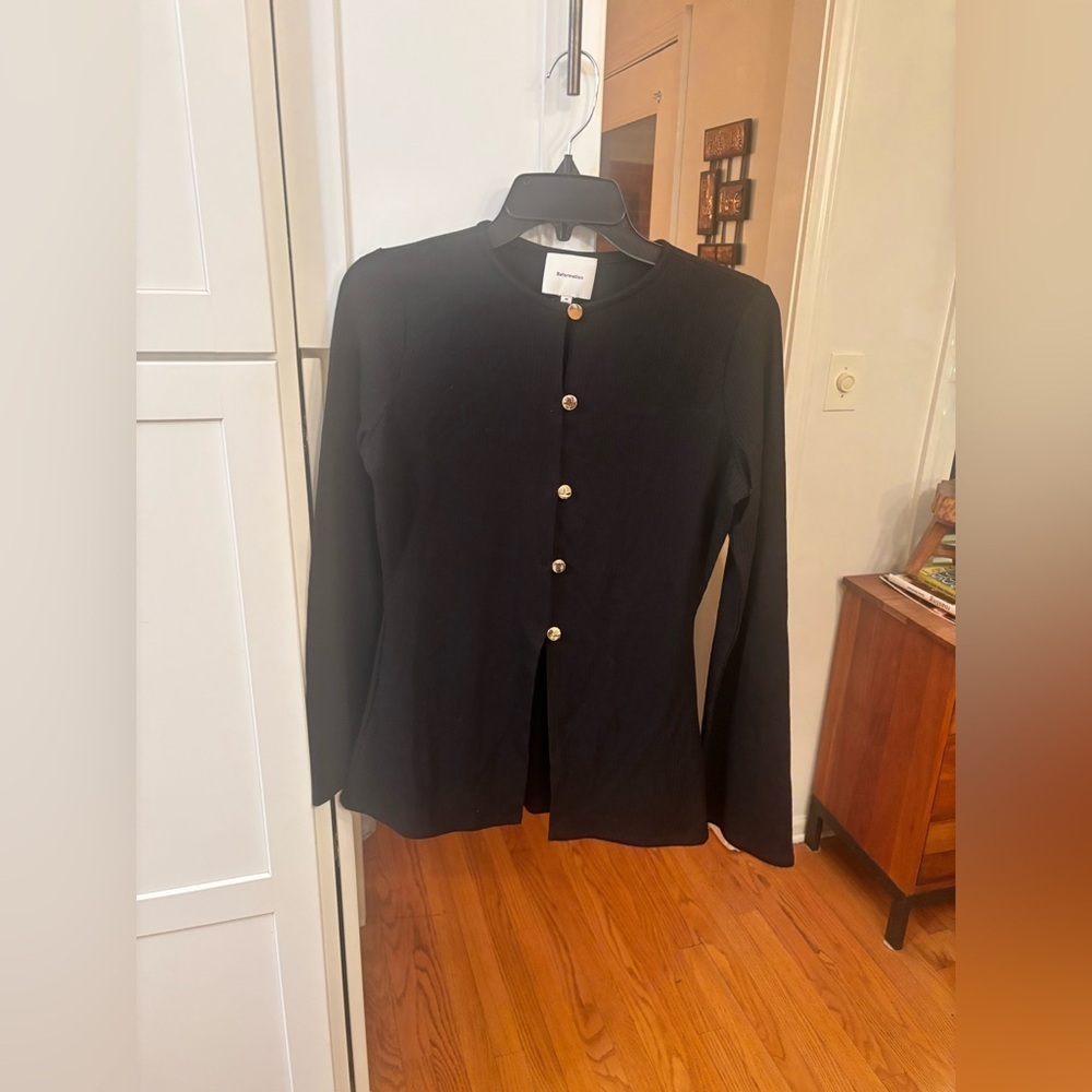 new Reformation Verne knit ribbed top in black with gold buttons - Picture 4 of 7